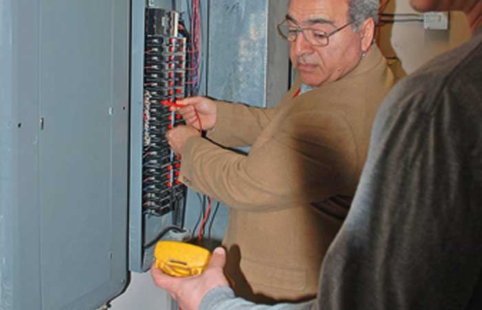 Electrical Panel Testing by inspector