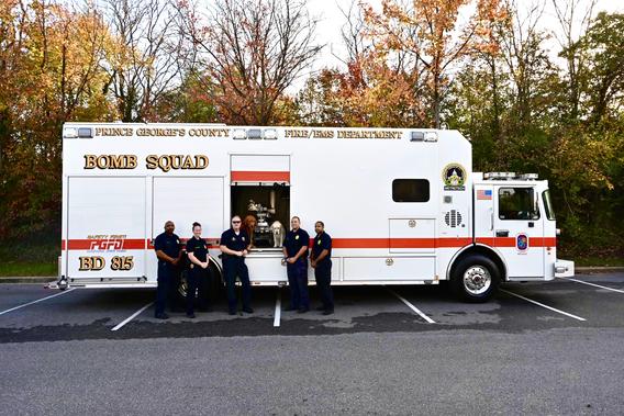 bomb squad with dogs and investigators